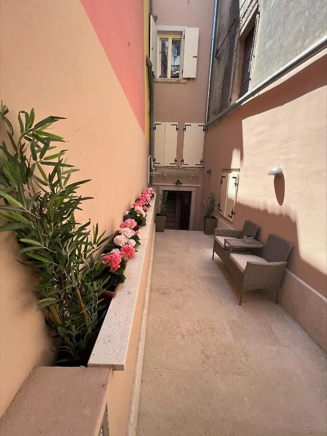 Villa Nea Seaview 3-Apartments! 0*, Rovinj