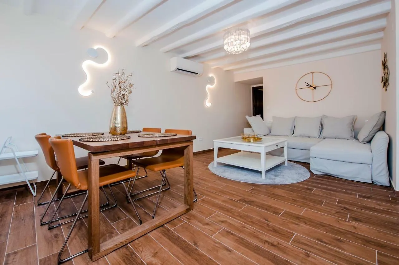 Villa Nea Seaview 3-Apartments! Croatia