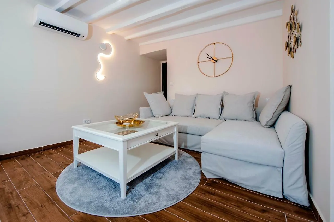 Apartman Villa Nea Seaview 3-Apartments!