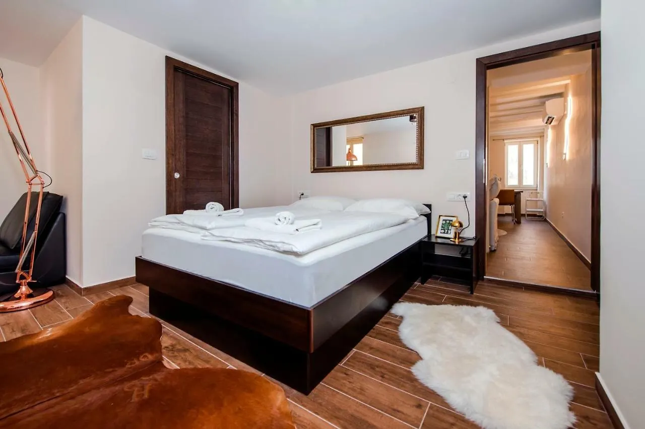 Villa Nea Seaview 3-Apartments! Croatia