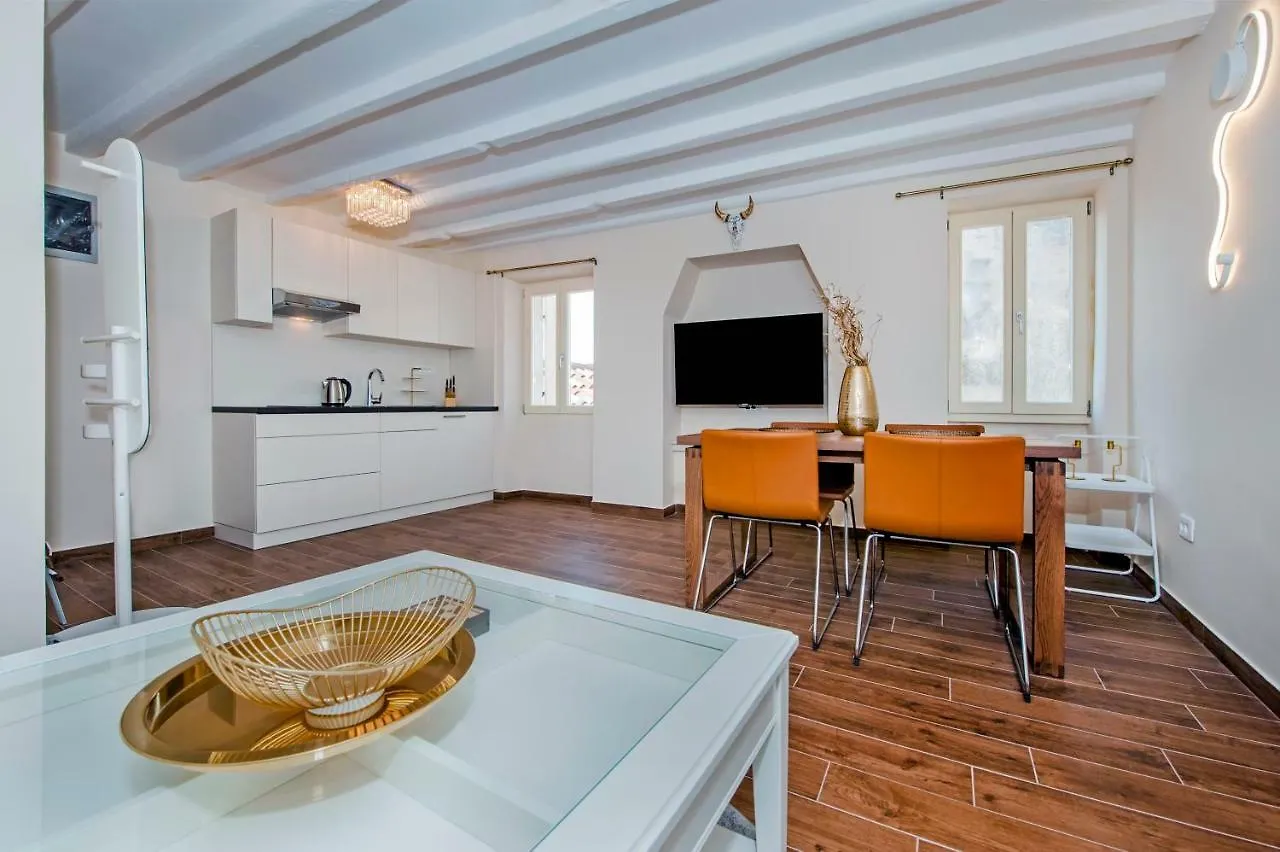 Villa Nea Seaview 3-Apartments! 0*, Rovinj