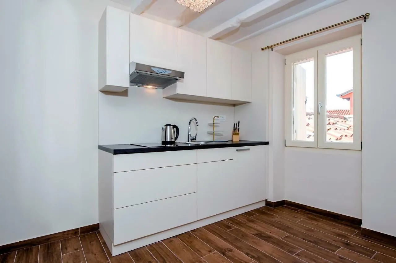 Villa Nea Seaview 3-Apartments! Croatia