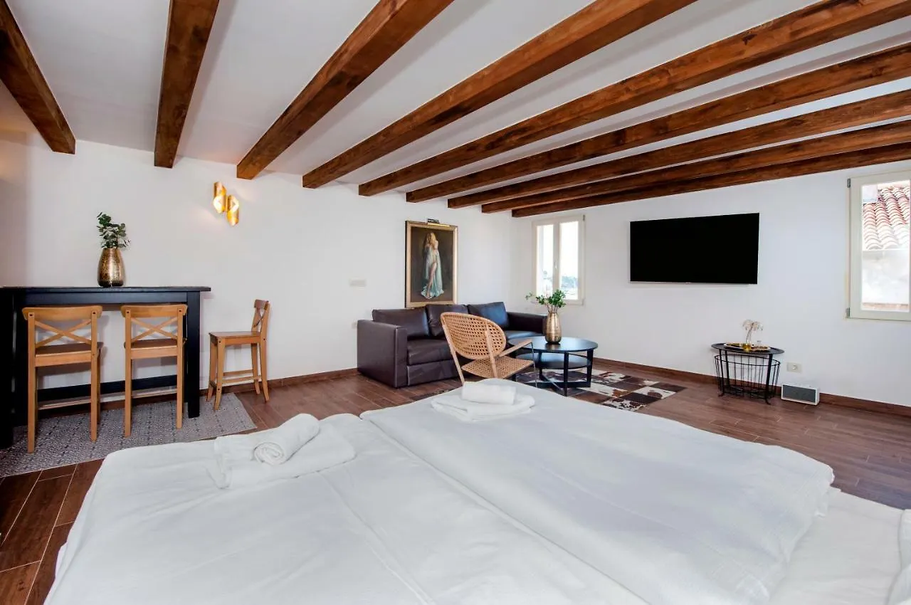 Villa Nea Seaview 3-Apartments! Croatia