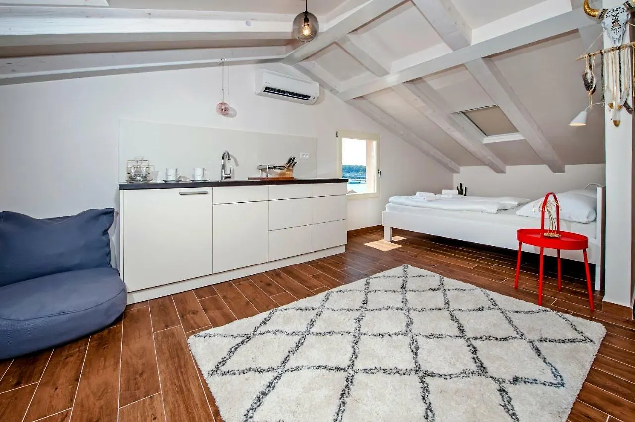 Apartman Villa Nea Seaview 3-Apartments!