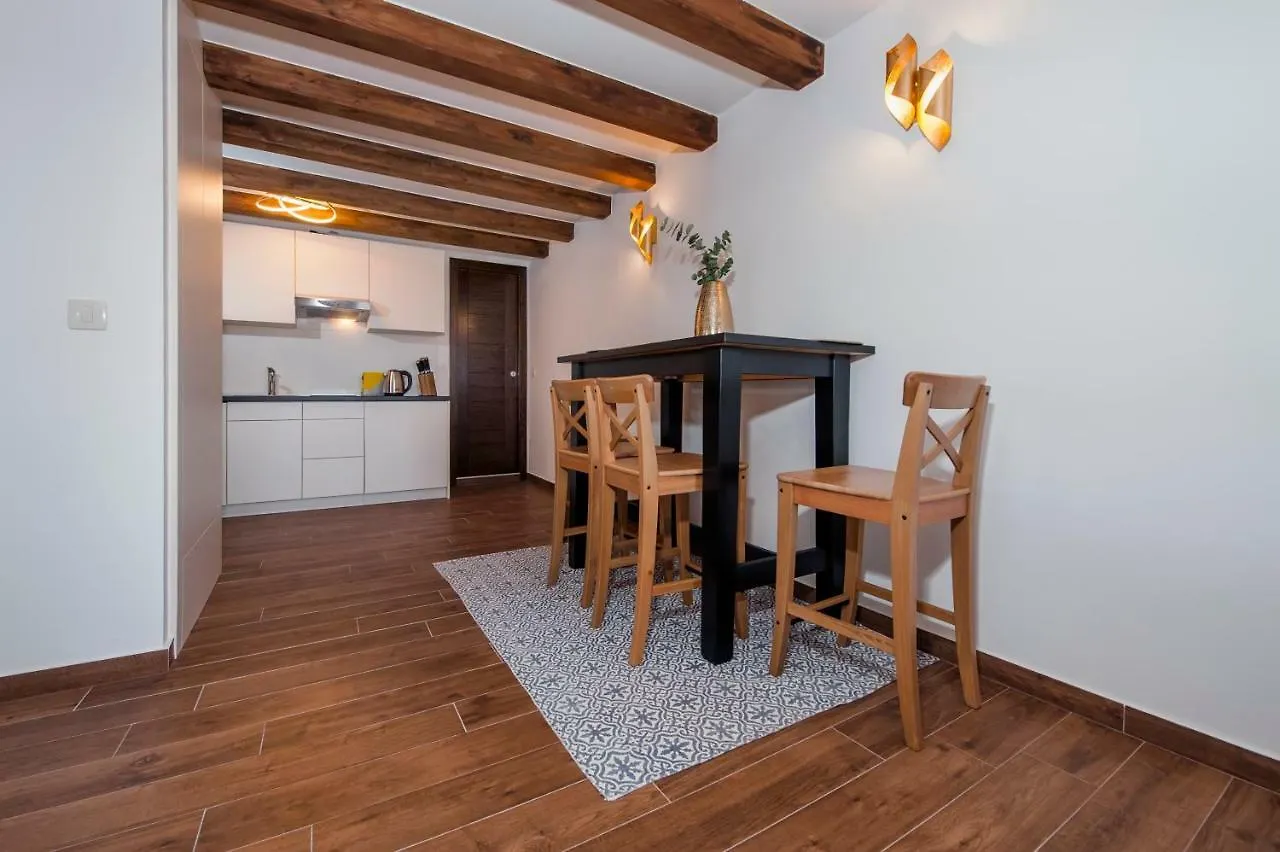 Villa Nea Seaview 3-Apartments! Croatia