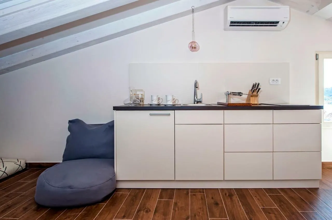 Villa Nea Seaview 3-Apartments! Rovinj