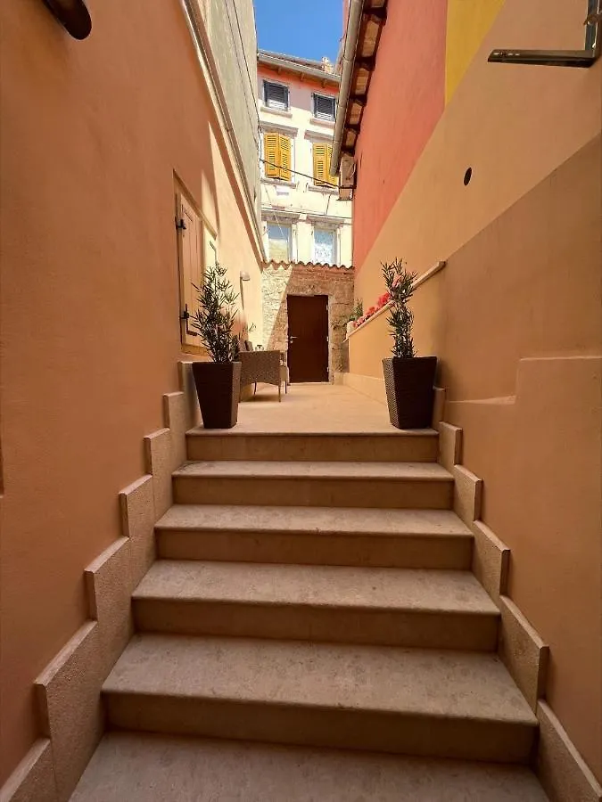 Villa Nea Seaview 3-Apartments! Ровинь Апартаменты