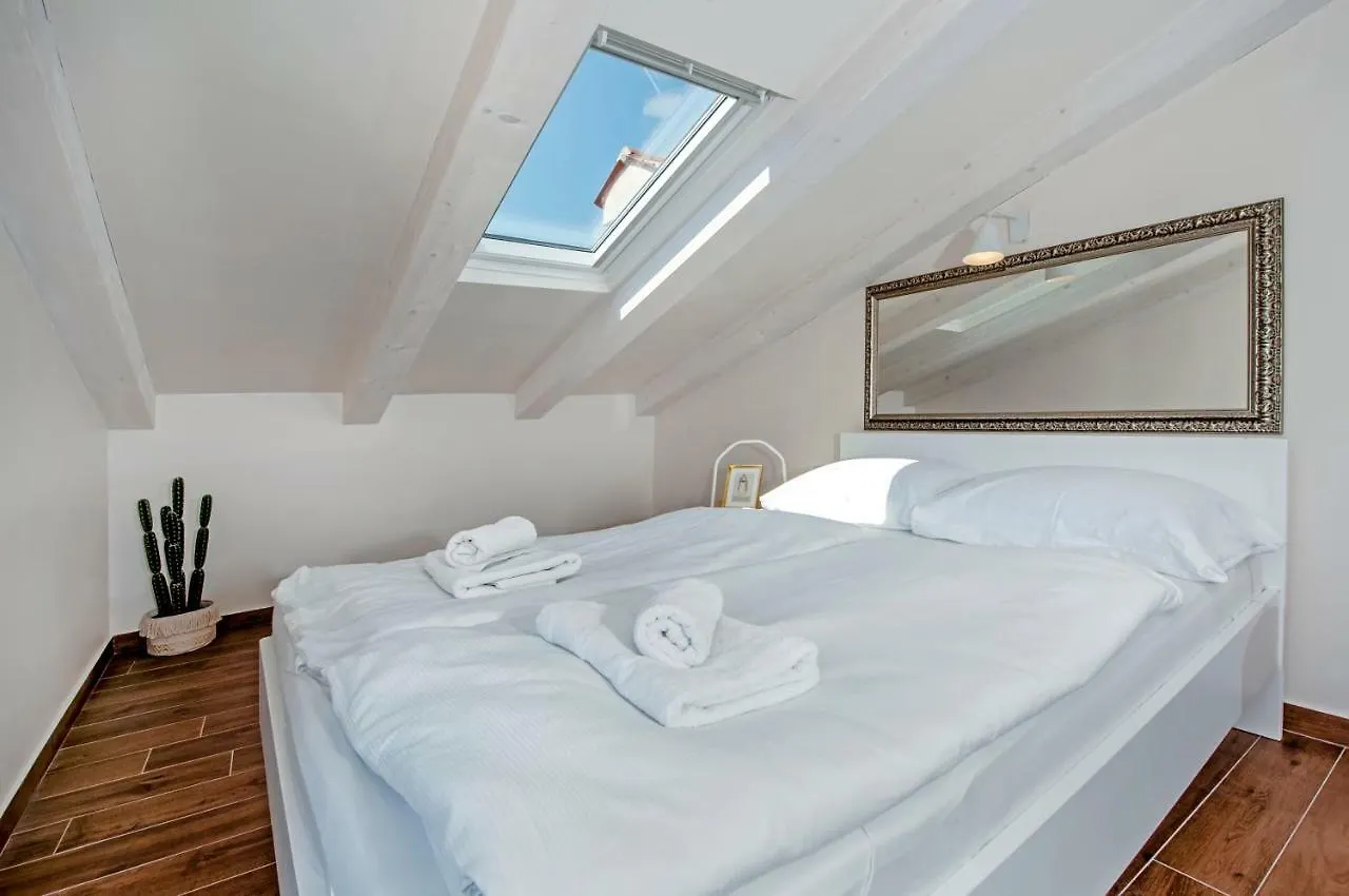 Villa Nea Seaview 3-Apartments! Rovinj 0*,  Croatia
